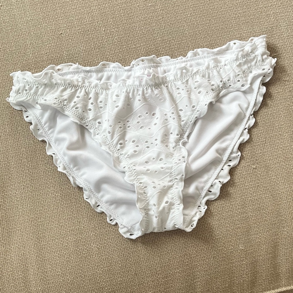 NWOT White Ruffled Bikini Bottoms